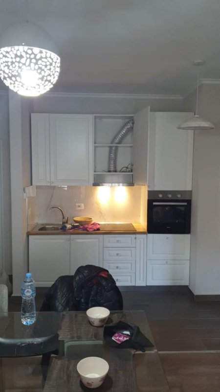 Tirane, jepet me qera apartament 1+1 Kati 4, 56 m² 390 Euro (Rruga e Dibres)