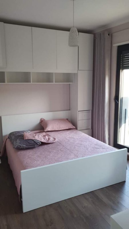 Tirane, jepet me qera apartament 1+1 Kati 4, 56 m² 390 Euro (Rruga e Dibres)