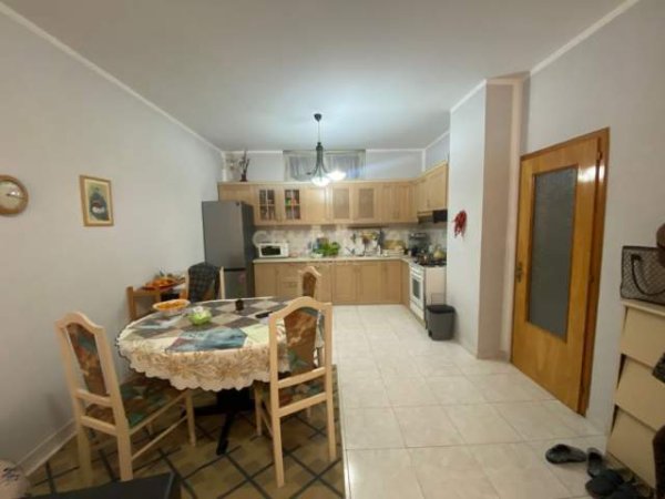 Tirane, jepet me qera apartament 3+1+A+BLK Kati 3, 150 m² 650 Euro (Rruga e Durresit)