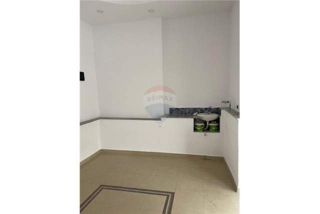 Tirane, jepet me qera dyqan Kati 0, 50 m² 500 Euro (Ferit Xhajko)