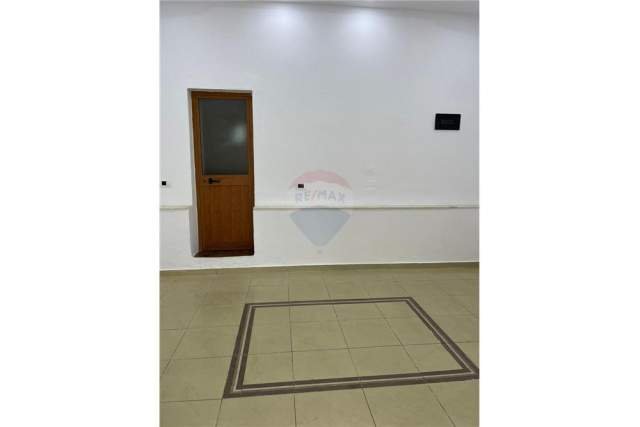 Tirane, jepet me qera dyqan Kati 0, 50 m² 500 Euro (Ferit Xhajko)