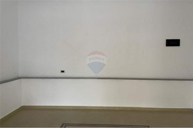 Tirane, jepet me qera dyqan Kati 0, 50 m² 500 Euro (Ferit Xhajko)