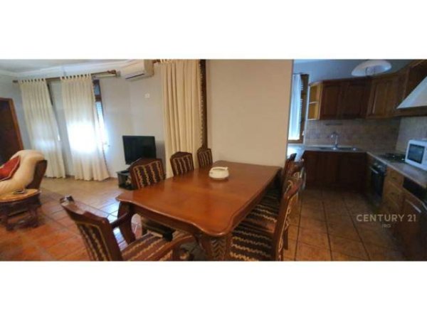 Tirane, jepet me qera apartament 3+1 Kati 5, 100 m² 450 Euro (Qender)
