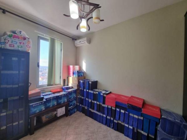 Tirane, jepet me qera apartament 1+1+A Kati 9, 55 m² 400 Euro (Rruga e Kavajes)