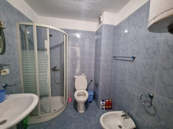 Tirane, jepet me qera apartament 1+1+A Kati 9, 55 m² 400 Euro (Rruga e Kavajes)