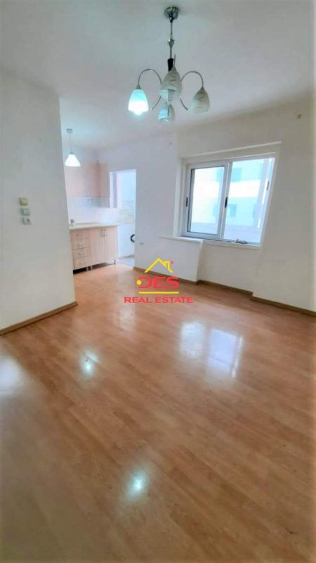 Tirane, shitet apartament Kati 4, 96 m² 130.000 Euro (pazari ri)