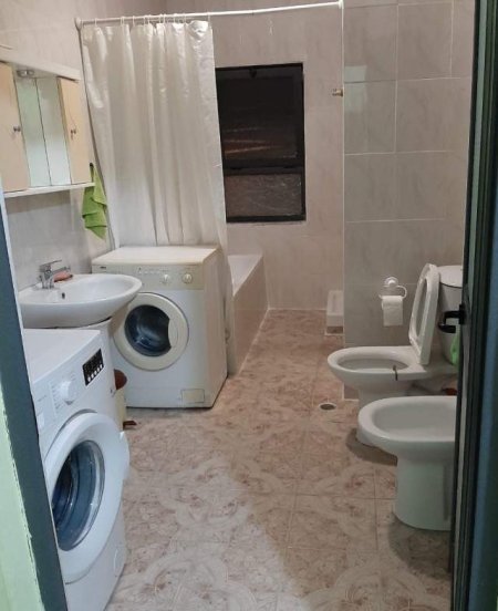 Tirane, jepet me qera apartament 2+1+BLK Kati 7, 105 m² 450 Euro (Pallati me Shigjeta)