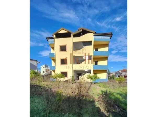 Tirane, jepet me qera Vile 678 m² 3.000 Euro (Kombinat)