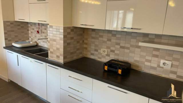 Tirane, jap me qera apartament 2+1+BLK Kati 5, 80 m² 600 Euro (Prane Tregut Cam)
