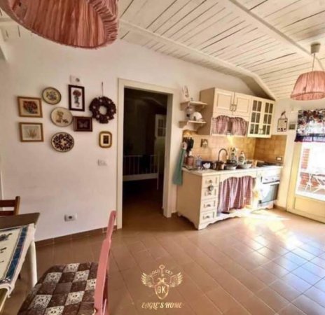 Durres, jepet me qera apartament 1+1+BLK Kati 4, 260 Euro (Danubi Durres Lagja 4)