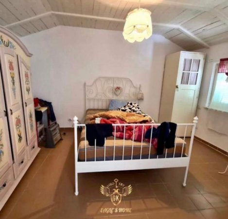 Durres, jepet me qera apartament 1+1+BLK Kati 4, 260 Euro (Danubi Durres Lagja 4)
