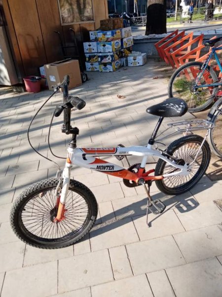 Tirane, shes biciklete BMX Monter 7.000 Leke