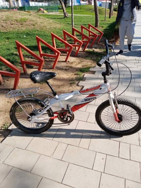 Tirane, shes biciklete BMX Monter 7.000 Leke