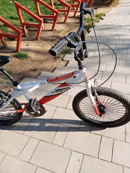 Tirane, shes biciklete BMX Monter 7.000 Leke