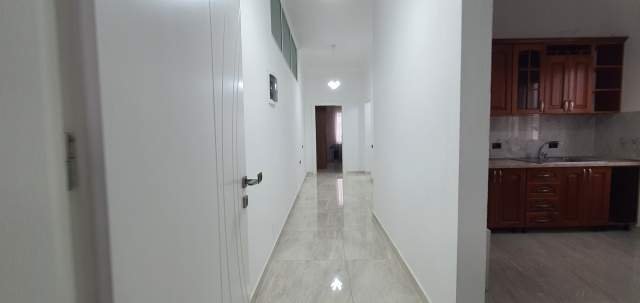 Tirane, jepet me qera apartament 2+1 Kati 1, 110 m² 28.000 Leke