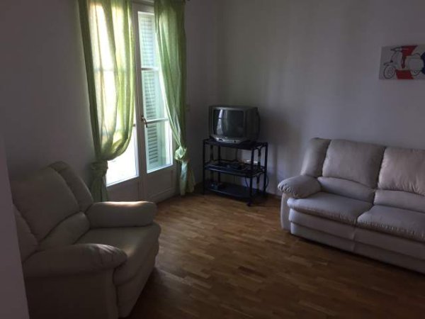 Durres, jepet me qera apartament 1+1+A+BLK Kati 3, 30.000 Leke (rruga egnatia)