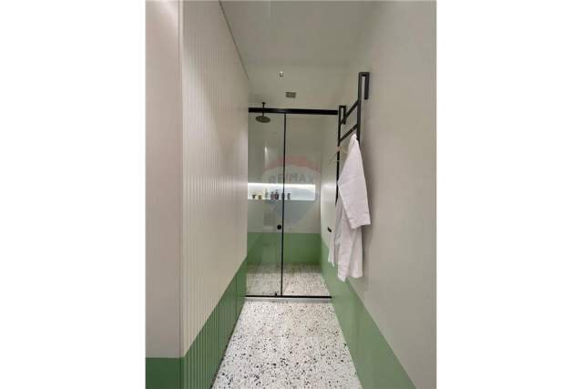 Tirane, jepet me qera ambjent biznesi Kati 2, 73 m² 1.500 Euro (Rruga e Elbasanit)
