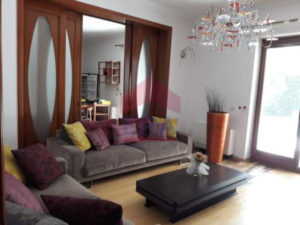 Tirane, jepet me qera Vile Kati 4, 900 m² 3.500 Euro