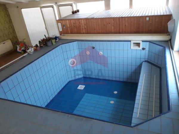 Tirane, jepet me qera Vile Kati 4, 900 m² 3.500 Euro