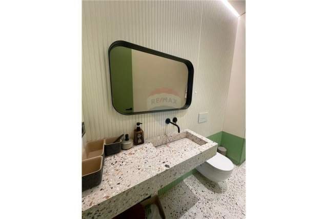 Tirane, jepet me qera ambjent biznesi Kati 2, 73 m² 1.500 Euro (Rruga e Elbasanit)