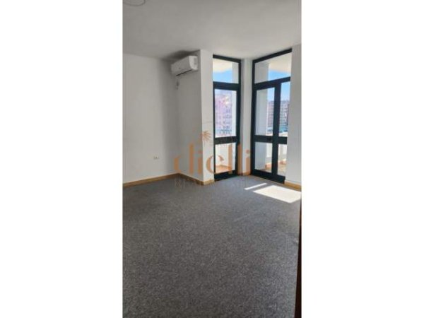 Tirane, jepet me qera zyre Kati 6, 168 m² 1.500 Euro (Bulevardi Deshmoret e Kombit)