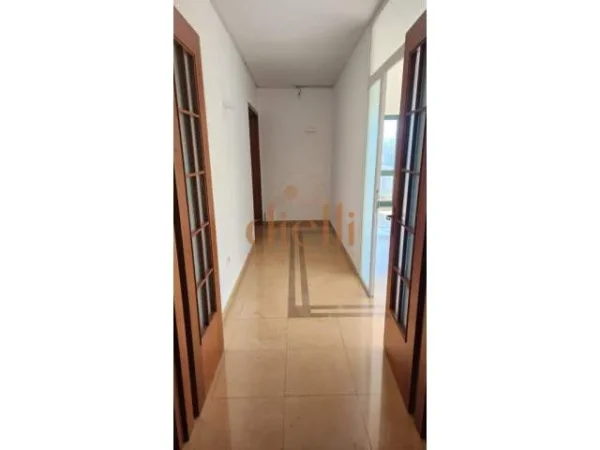 Tirane, jepet me qera zyre Kati 6, 168 m² 1.500 Euro (Bulevardi Deshmoret e Kombit)