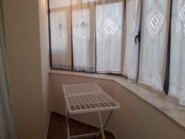 Tirane, jepet me qera apartament 1+1 Kati 5, 80 m² 450 Euro (Pallatet Agimi)