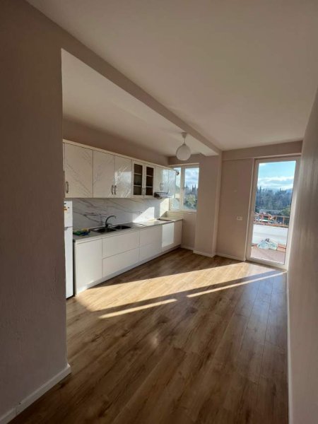 Tirane, jepet me qera apartament 2+1+A+BLK Kati 8, 141 m² 800 Euro (bllok , garda)
