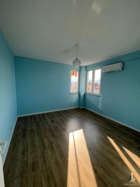 Tirane, jepet me qera apartament 2+1+A+BLK Kati 8, 141 m² 800 Euro (bllok , garda)