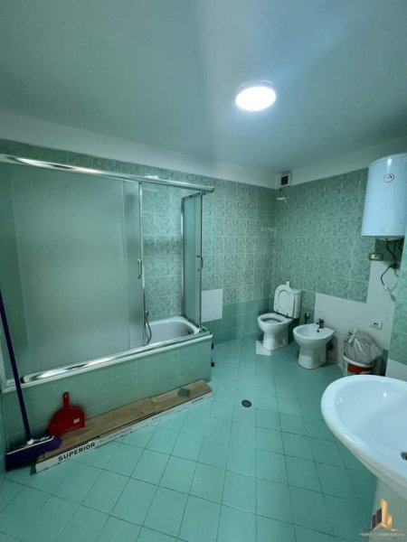 Tirane, jepet me qera apartament 2+1+A+BLK Kati 8, 141 m² 800 Euro (bllok , garda)