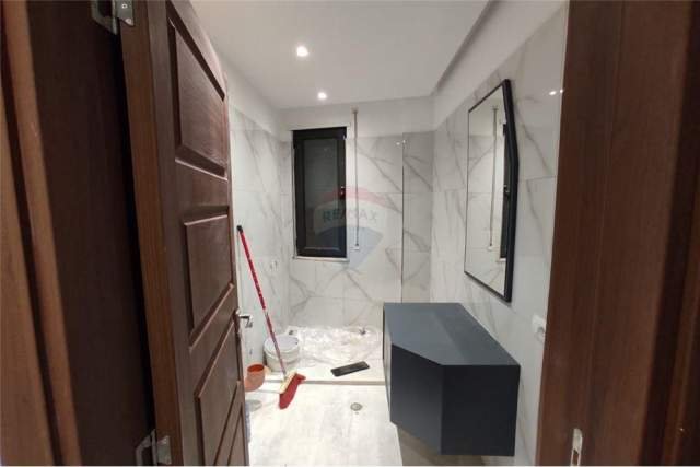Tirane, jepet me qera apartament 2+1 123 m² 650 Euro (RRUGA E DURRESIT)