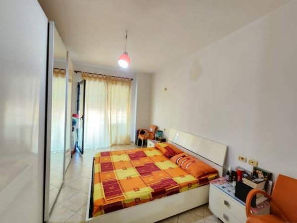 Tirane, jepet me qera apartament 2+1 Kati 7, 103 m² 350 Euro (Besim Alla)