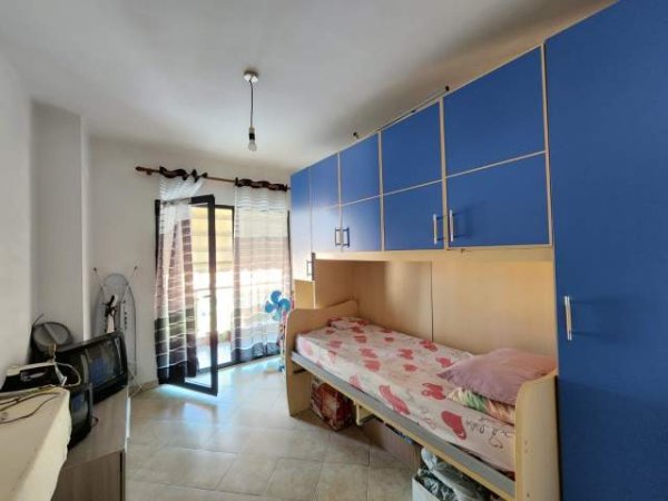 Tirane, jepet me qera apartament 2+1 Kati 7, 103 m² 350 Euro (Besim Alla)