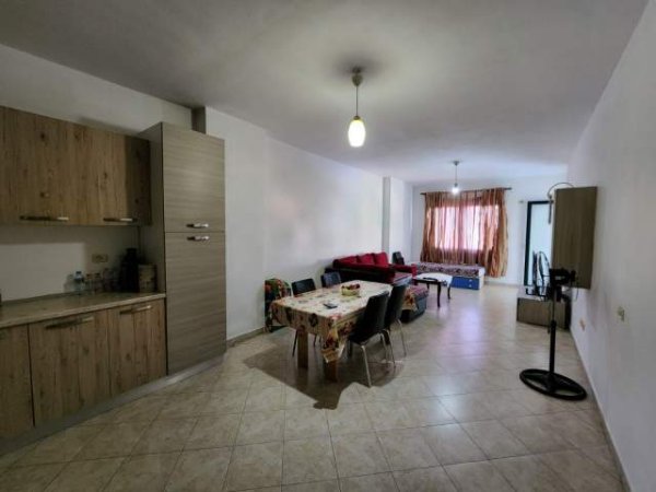 Tirane, jepet me qera apartament 2+1 Kati 7, 103 m² 350 Euro (Besim Alla)