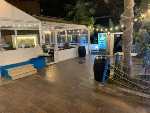 Tirane, shitet bar-resorant Kati 0, 120 m² 25.000 Euro