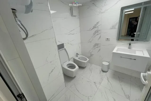 Tirane, jepet me qera zyre Kati 3, 152 m² 2000 Euro (Rruga e Elbasanit)