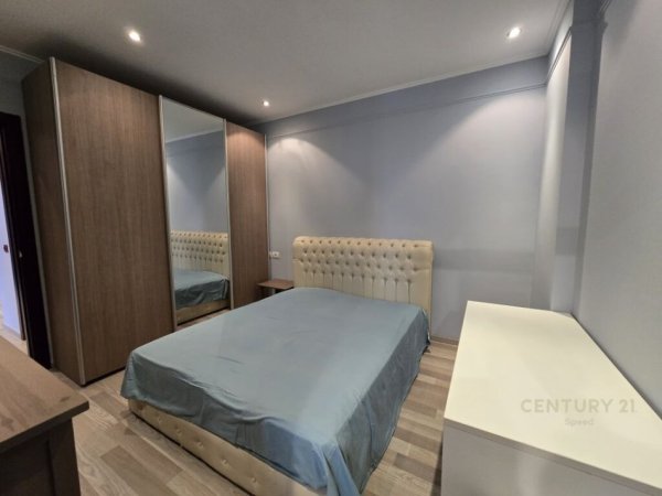 Tirane, jepet me qera apartament 2+1+Aneks+Ballkon Kati 10, 90 m² 850 € (15 kateshi)
