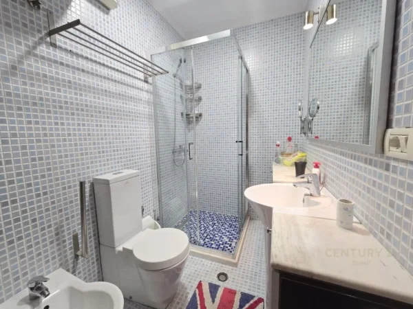 Tirane, jepet me qera apartament 2+1+Aneks+Ballkon Kati 10, 90 m² 850 € (15 kateshi)