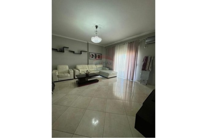 Tirane, jepet me qera apartament 2+1 Kati 4, 100 m² 600 € (QIRA APARTAMENT 2+1 NE XHAMLLIK!)