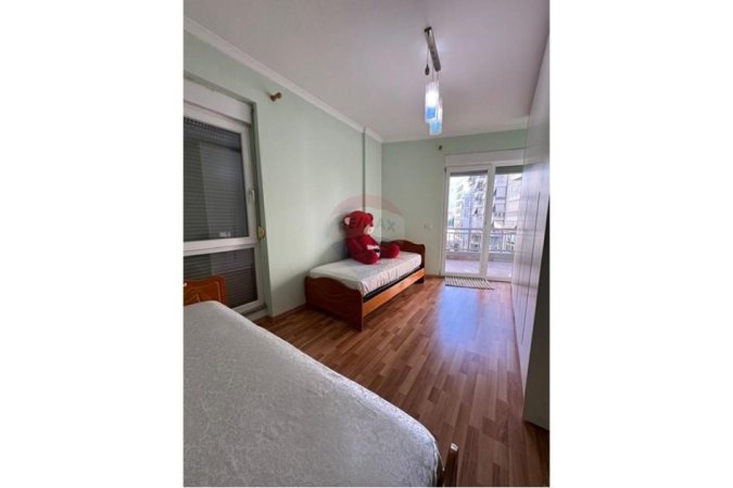 Tirane, jepet me qera apartament 2+1 Kati 4, 100 m² 600 € (QIRA APARTAMENT 2+1 NE XHAMLLIK!)