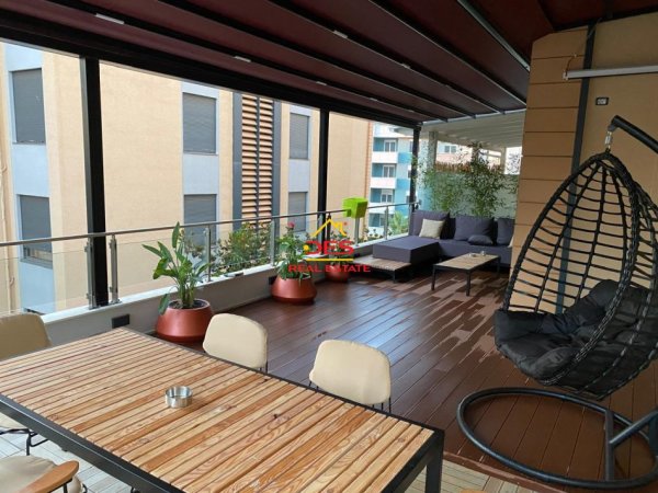 Vlore, jepet me qera apartament 1+1+Ballkon Kati 5, 107 m² 600 € (Rruga Aleksandër Moisiu)