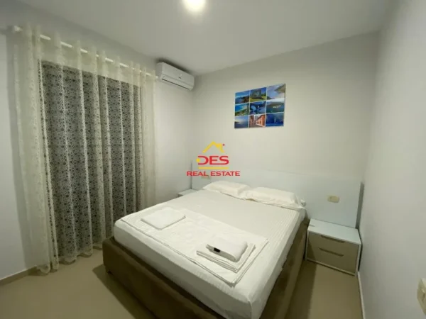 Vlore, jepet me qera apartament 1+1+Ballkon Kati 5, 107 m² 600 € (Rruga Aleksandër Moisiu)