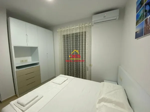 Vlore, jepet me qera apartament 1+1+Ballkon Kati 5, 107 m² 600 € (Rruga Aleksandër Moisiu)