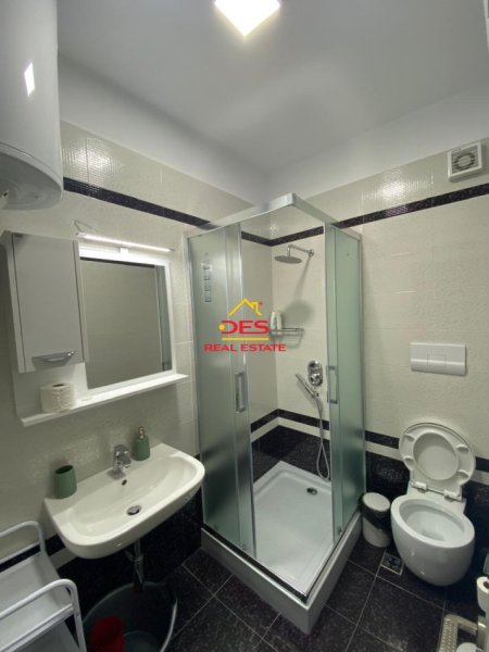 Vlore, jepet me qera apartament 1+1+Ballkon Kati 5, 107 m² 600 € (Rruga Aleksandër Moisiu)