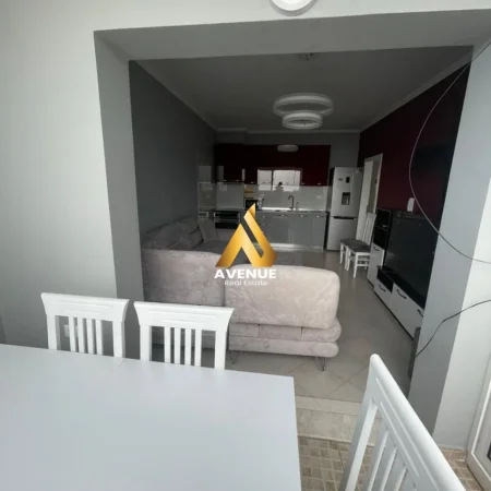 Tirane, jepet me qera apartament 2+1+Ballkon Kati 1, 90 m² 650 € (arkitekt kasemi)