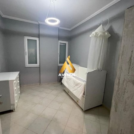 Tirane, jepet me qera apartament 2+1+Ballkon Kati 1, 90 m² 650 € (arkitekt kasemi)
