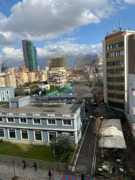 Tirane, jepet me qera apartament 1+1+Ballkon Kati 4, 50 m² 600 € (myslym shyri , drejtoria e policise)