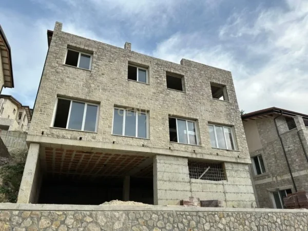 Tirane, shes Vile 3 Katshe Kati 4, 800 m² (Secret Garden Residence)