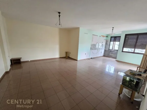 Tirane, shes apartament 2+1+Aneks+Ballkon Kati 4, 120 m² 210.000 € (Pazari i Ri)