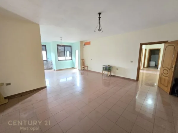 Tirane, shes apartament 2+1+Aneks+Ballkon Kati 4, 120 m² 210.000 € (Pazari i Ri)